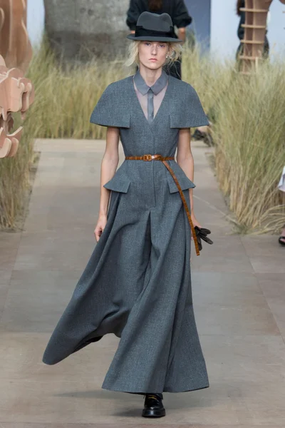 Look 10
